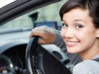 Jongeren betalen hoge premie voor afsluiten autoverzekering